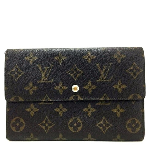 Louis Vuitton Handbags - Auth Louis Vuitton Pochette Passport #1012L77